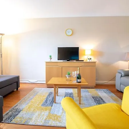 Apartment 304 - The Harbour View By Shortstays *