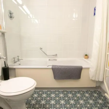 304 - The Harbour View By Shortstays *