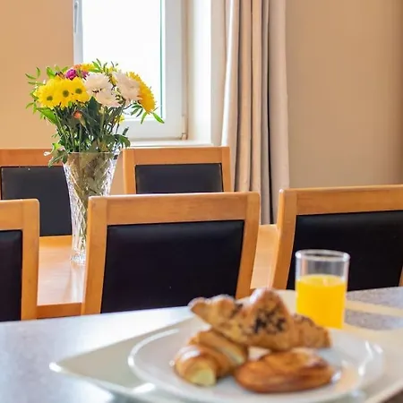 Apartament 304 - The Harbour View By Shortstays